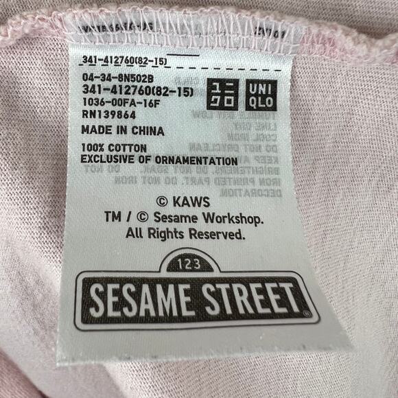 KAWS x Uniqlo x Sesame Street Pink Short Sleeve Crew Elmo Graphic Tee Shirt S - Picture 11 of 11